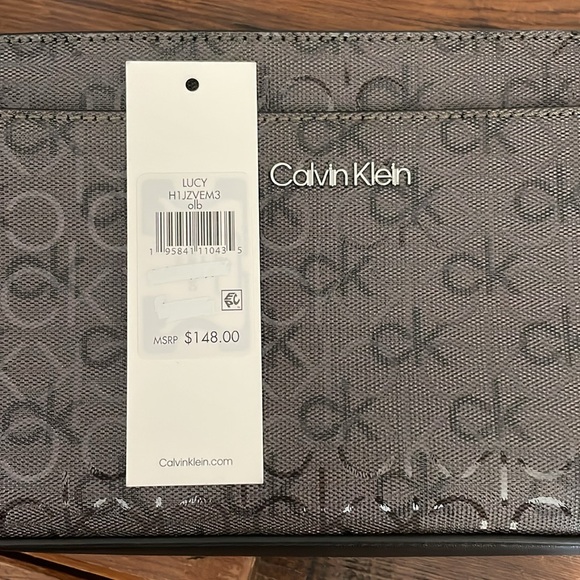 Calvin. Klein crossbody purse that has an extra strap to be a handbag - Picture 4 of 6